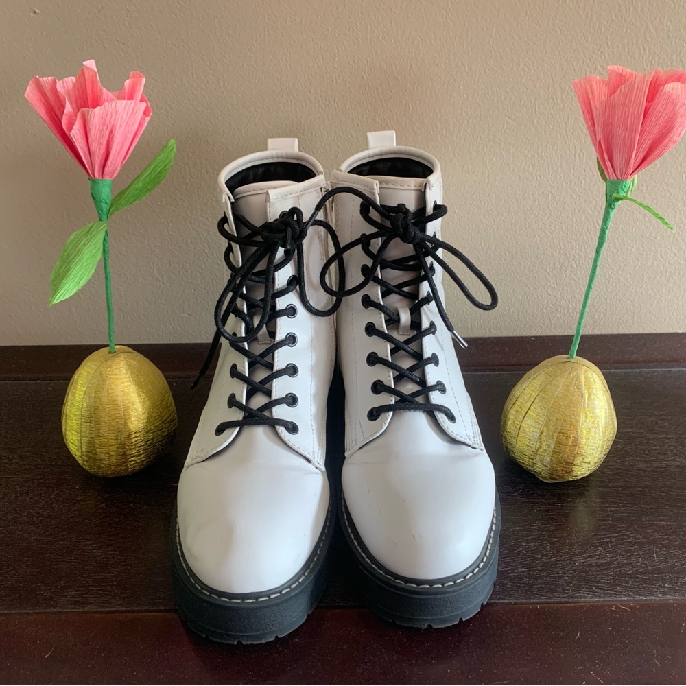 Madden Girl CaraChic White Lace-Up Combat Boots
Worn 3 times
